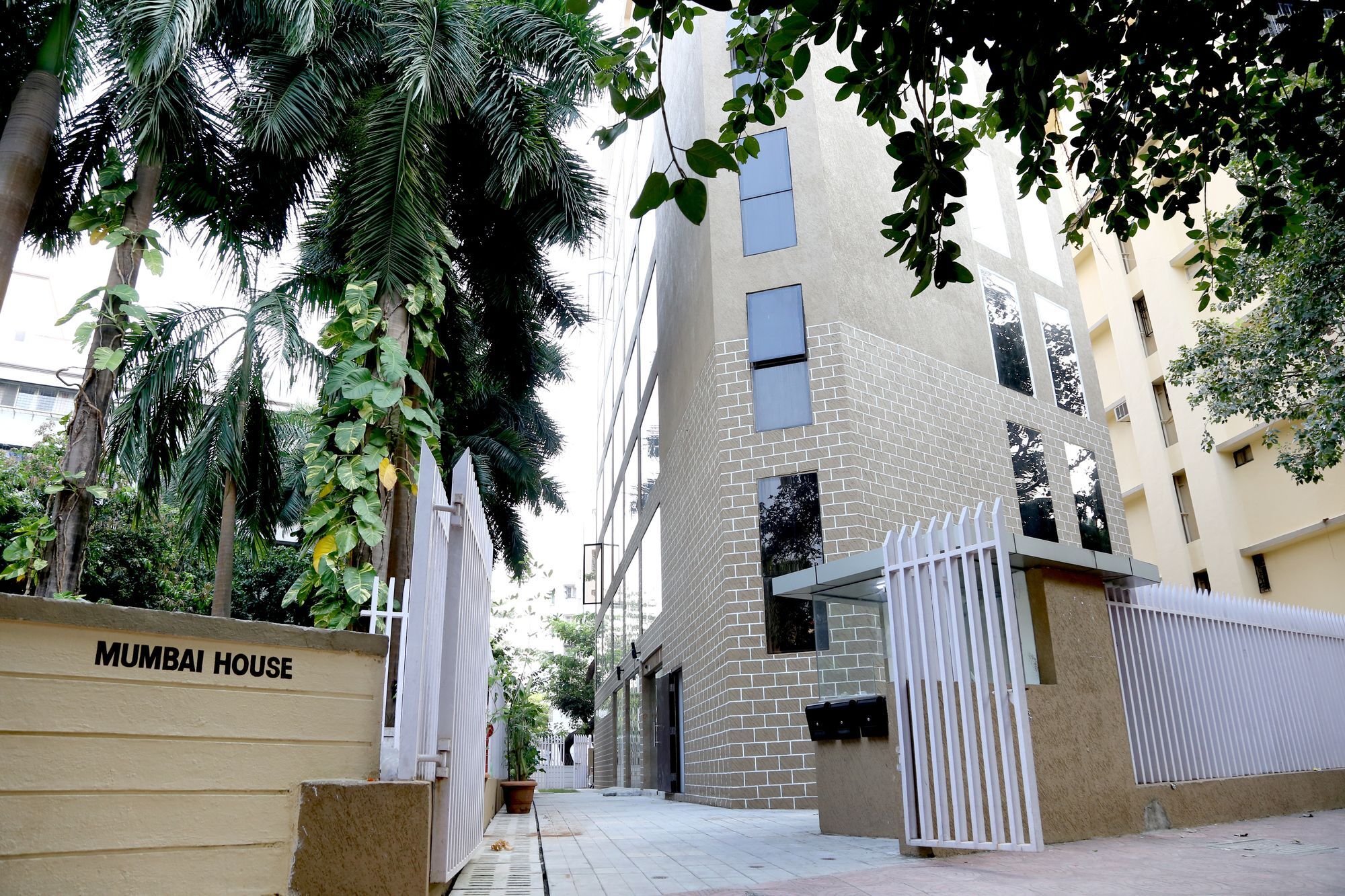 Hotel Mumbai House Andheri East, Mumbai Exterior photo