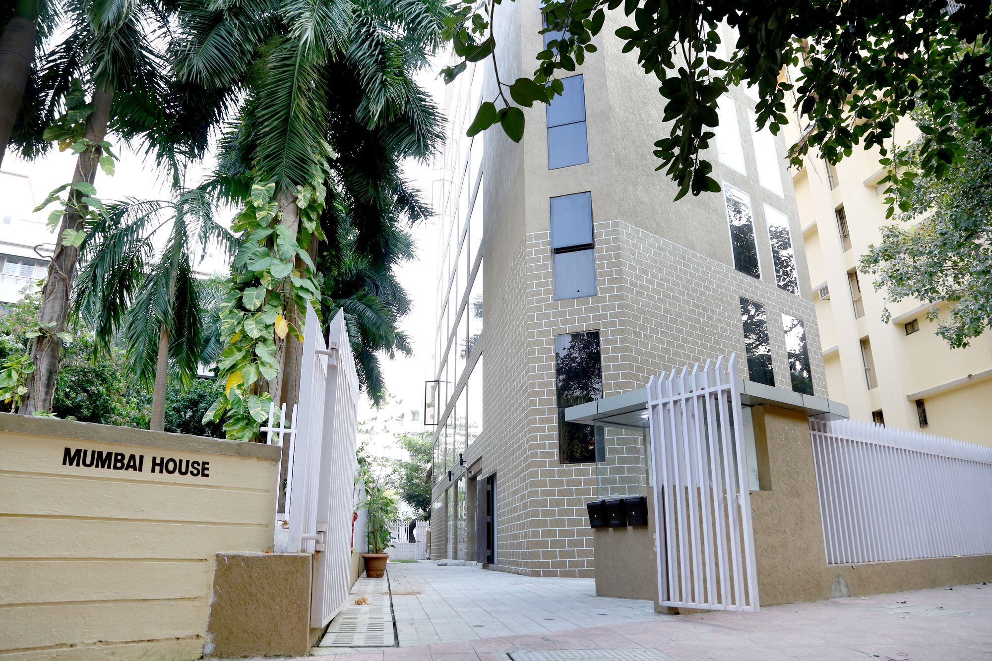 Hotel Mumbai House Andheri East, Mumbai Exterior photo